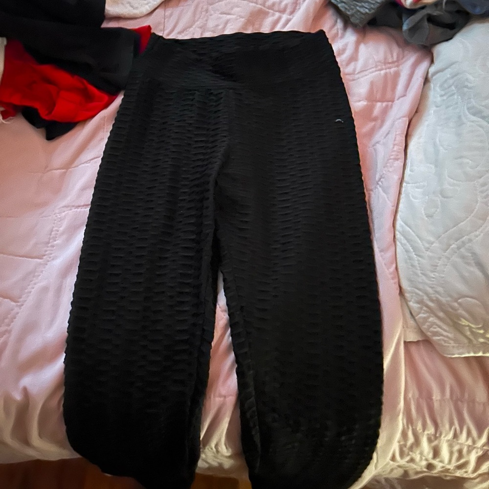 black amazon butt scrunch leggings/ s: S